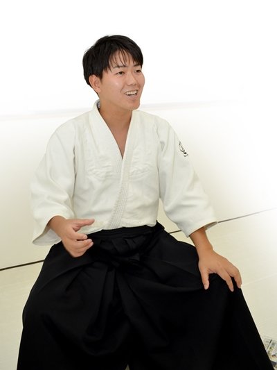 圧倒的技のリアリティと合気の神秘「生ける達人」像を焼き付けた不世出