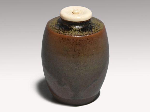 丹波焼 肩衝茶入 市野信水(作) 象牙蓋 仕服 共箱 | 古美術ささき