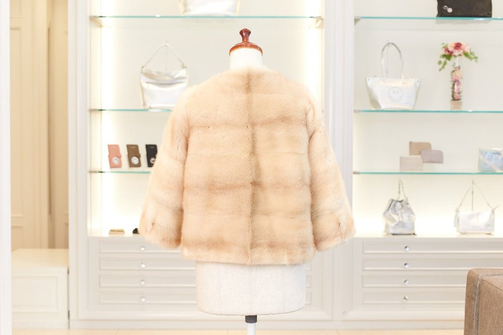 J-55 ノーカラーボレロジャケット（7~13号）横段、八分袖・袖口タック