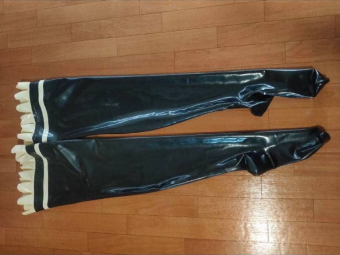 ラバー　メイド服